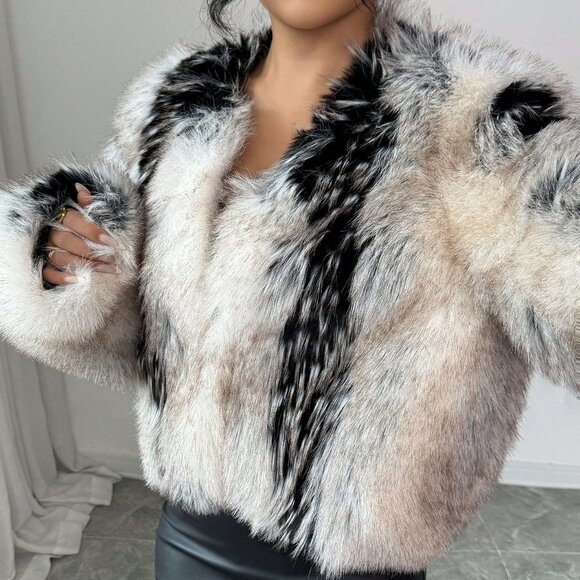 Black And White Casual Women's Heavy-Duty & Short Faux Fur Jacket - Picture 8 of 9